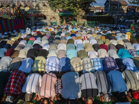 Kashmiri Muslim devotees offer annual congregational prayers called ''Khoja Digar'' on the 3rd of Rabi-ul-Awwal, the third month of the Isla...