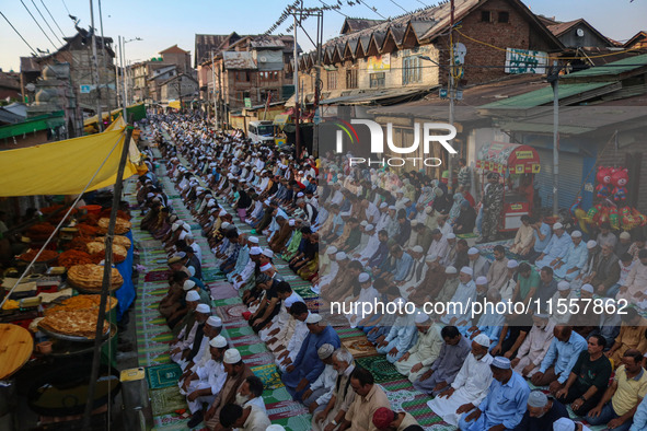 Kashmiri Muslim devotees offer annual congregational prayers called ''Khoja Digar'' on the 3rd of Rabi-ul-Awwal, the third month of the Isla...