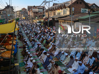 Kashmiri Muslim devotees offer annual congregational prayers called ''Khoja Digar'' on the 3rd of Rabi-ul-Awwal, the third month of the Isla...