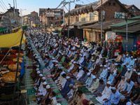 Kashmiri Muslim devotees offer annual congregational prayers called ''Khoja Digar'' on the 3rd of Rabi-ul-Awwal, the third month of the Isla...