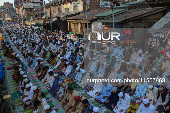 Kashmiri Muslim devotees offer annual congregational prayers called ''Khoja Digar'' on the 3rd of Rabi-ul-Awwal, the third month of the Isla...