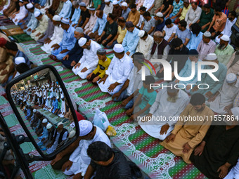 Kashmiri Muslim devotees offer annual congregational prayers called ''Khoja Digar'' on the 3rd of Rabi-ul-Awwal, the third month of the Isla...