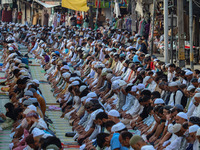 Kashmiri Muslim devotees offer annual congregational prayers called ''Khoja Digar'' on the 3rd of Rabi-ul-Awwal, the third month of the Isla...