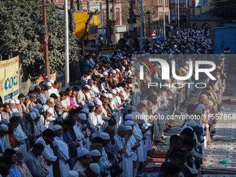 Kashmiri Muslim devotees offer annual congregational prayers called ''Khoja Digar'' on the 3rd of Rabi-ul-Awwal, the third month of the Isla...