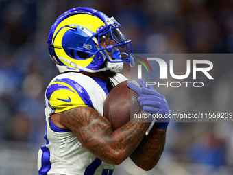 DETROIT,MICHIGAN-SEPTEMBER 9:  Running back Kyren Williams (23) of the Los Angeles Rams carries the ball during warmups ahead of a game betw...