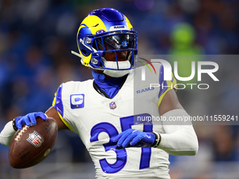 DETROIT,MICHIGAN-SEPTEMBER 9:  Safety Quentin Lake (37) of the Los Angeles Rams reaches to throw the ball during warmups ahead of a game bet...