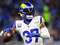 DETROIT,MICHIGAN-SEPTEMBER 9:  Safety Quentin Lake (37) of the Los Angeles Rams reaches to throw the ball during warmups ahead of a game bet...