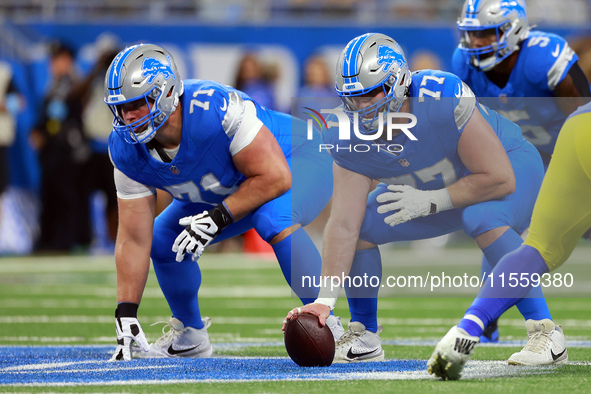 DETROIT,MICHIGAN-SEPTEMBER 9:  Center Frank Ragnow (77) of the Detroit Lions prepares to snap the ball during a game between the Detroit Lio...