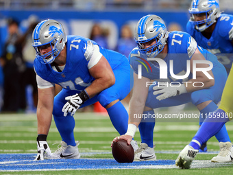 DETROIT,MICHIGAN-SEPTEMBER 9:  Center Frank Ragnow (77) of the Detroit Lions prepares to snap the ball during a game between the Detroit Lio...