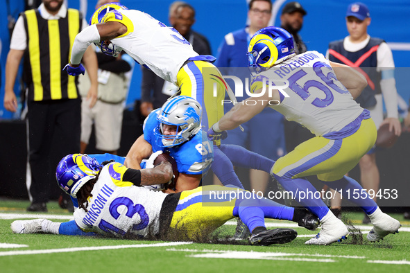 DETROIT,MICHIGAN-SEPTEMBER 8: Tight end Sam LaPorta (87) of the Detroit Lions is tackled by linebacker Christian Rozeboom (56) of the Los An...