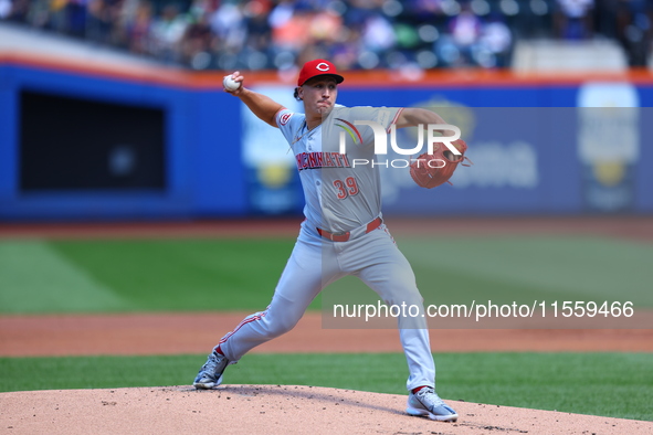 Cincinnati Reds pitcher Julian Aguiar #39 throws during the first inning of the baseball game against the New York Mets at Citi Field in Cor...