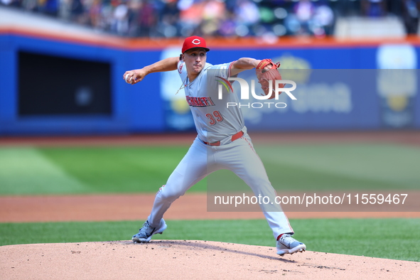 Cincinnati Reds pitcher Julian Aguiar #39 throws during the first inning of the baseball game against the New York Mets at Citi Field in Cor...