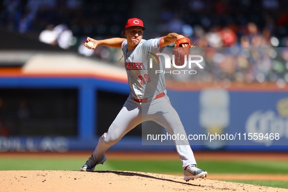 Cincinnati Reds pitcher Julian Aguiar #39 throws during the second inning of the baseball game against the New York Mets at Citi Field in Co...