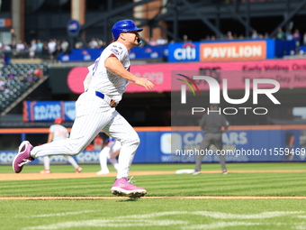 Pete Alonso #20 of the New York Mets scores from second base during the sixth inning of the baseball game against the Cincinnati Reds at Cit...