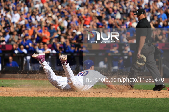 Pete Alonso #20 of the New York Mets scores from second base during the sixth inning of the baseball game against the Cincinnati Reds at Cit...