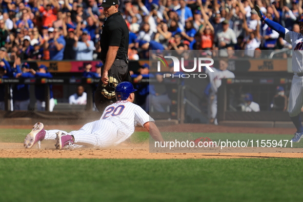 Pete Alonso #20 of the New York Mets scores from second base during the sixth inning of the baseball game against the Cincinnati Reds at Cit...