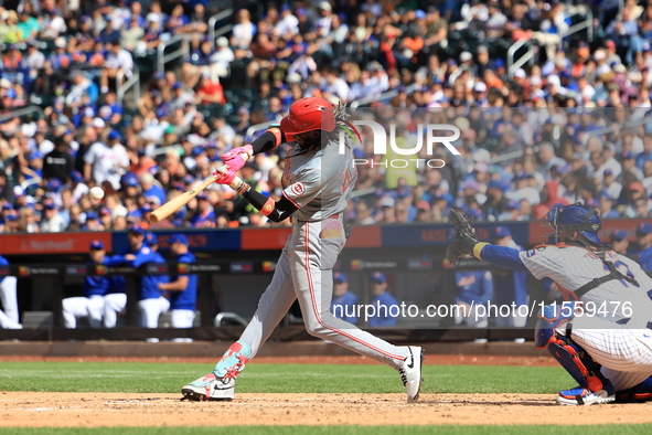 Cincinnati Reds' Elly De La Cruz #44 singles during the sixth inning of the baseball game against the New York Mets at Citi Field in Corona,...