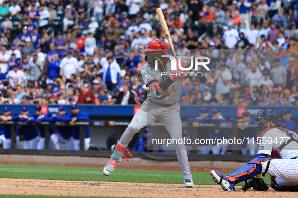 Cincinnati Reds Elly De La Cruz #44 bats during the eighth inning of the baseball game against the New York Mets at Citi Field in Corona, Ne...