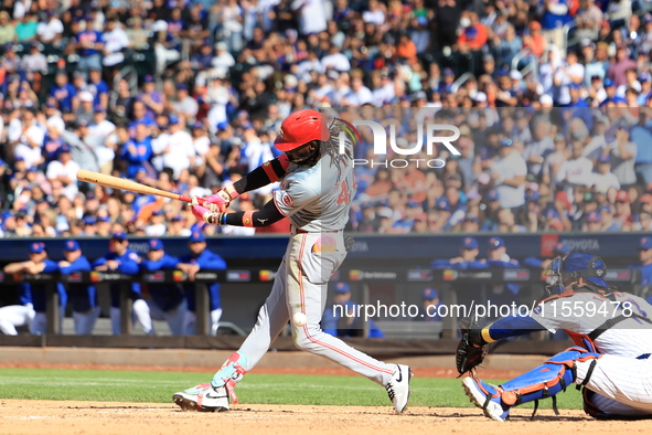 Cincinnati Reds Elly De La Cruz #44 bats during the eighth inning of the baseball game against the New York Mets at Citi Field in Corona, Ne...