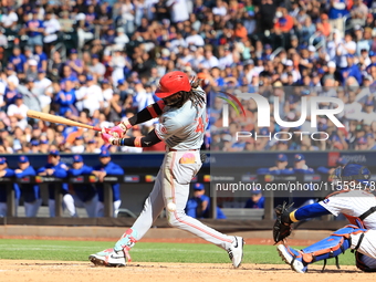 Cincinnati Reds Elly De La Cruz #44 bats during the eighth inning of the baseball game against the New York Mets at Citi Field in Corona, Ne...