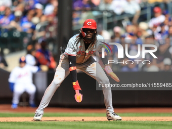 Cincinnati Reds' Elly De La Cruz #44 takes a lead off first base during the sixth inning of the baseball game against the New York Mets at C...