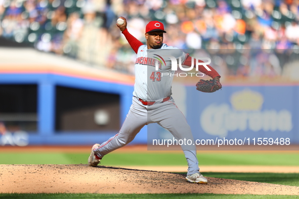 Cincinnati Reds pitcher Alexis Diaz #43 throws during the ninth inning of the baseball game against the New York Mets at Citi Field in Coron...