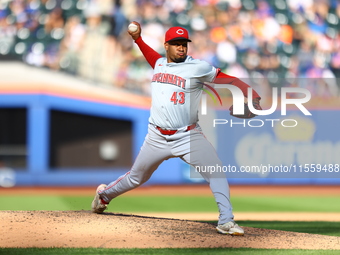 Cincinnati Reds pitcher Alexis Diaz #43 throws during the ninth inning of the baseball game against the New York Mets at Citi Field in Coron...