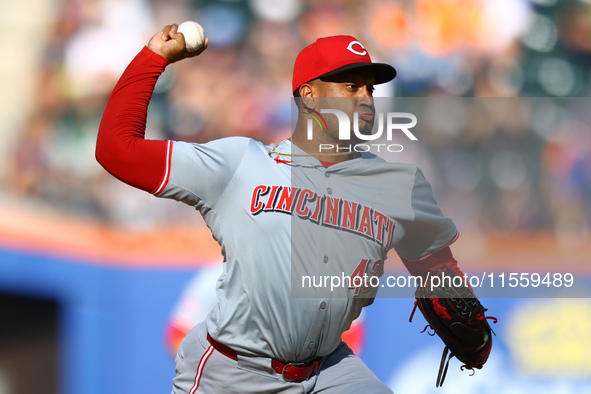 Cincinnati Reds pitcher Alexis Diaz #43 throws during the ninth inning of the baseball game against the New York Mets at Citi Field in Coron...