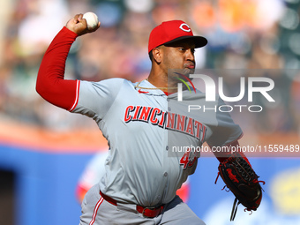 Cincinnati Reds pitcher Alexis Diaz #43 throws during the ninth inning of the baseball game against the New York Mets at Citi Field in Coron...