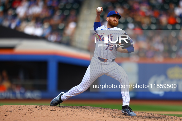 New York Mets relief pitcher Reed Garrett #75 throws during the seventh inning of the baseball game against the Cincinnati Reds at Citi Fiel...