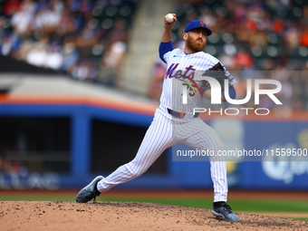 New York Mets relief pitcher Reed Garrett #75 throws during the seventh inning of the baseball game against the Cincinnati Reds at Citi Fiel...