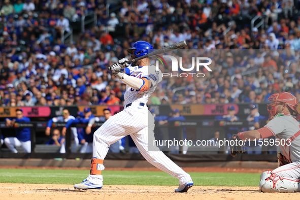 New York Mets' Starling Marte #6 singles during the sixth inning of the baseball game against the Cincinnati Reds at Citi Field in Corona, N...