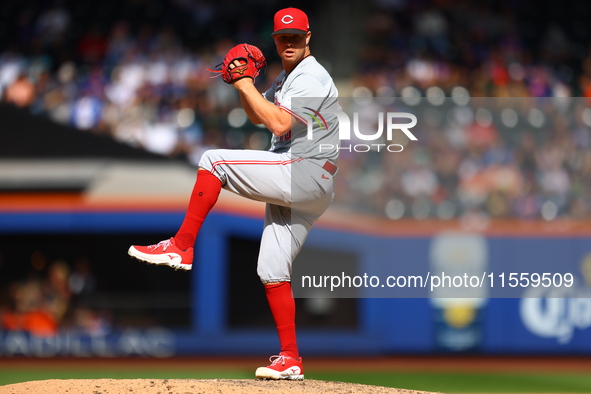 Cincinnati Reds pitcher Emilio Pagan #15 throws during the sixth inning of the baseball game against the New York Mets at Citi Field in Coro...