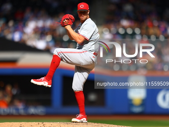 Cincinnati Reds pitcher Emilio Pagan #15 throws during the sixth inning of the baseball game against the New York Mets at Citi Field in Coro...