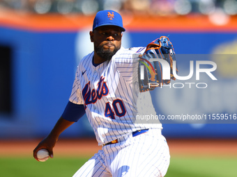 New York Mets starting pitcher Luis Severino #40 throws during the first inning of the baseball game against the Cincinnati Reds at Citi Fie...