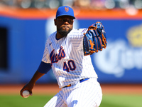 New York Mets starting pitcher Luis Severino #40 throws during the first inning of the baseball game against the Cincinnati Reds at Citi Fie...