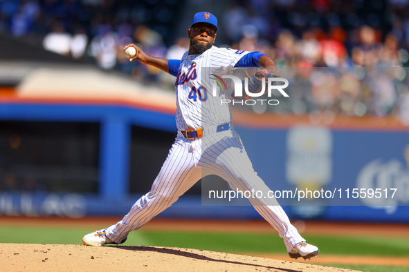 New York Mets starting pitcher Luis Severino #40 throws during the second inning of the baseball game against the Cincinnati Reds at Citi Fi...