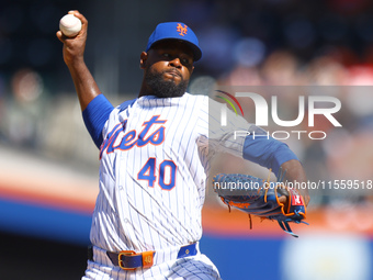 New York Mets starting pitcher Luis Severino #40 throws during the second inning of the baseball game against the Cincinnati Reds at Citi Fi...