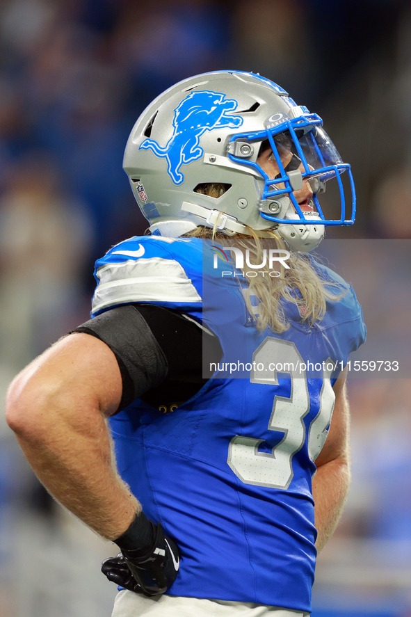 DETROIT,MICHIGAN-SEPTEMBER 8:  Linebacker Alex Anzalone (34) of the Detroit Lions looks up to the screen between plays during a game between...