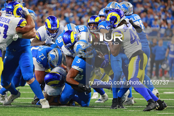 DETROIT,MICHIGAN-SEPTEMBER 8: Detroit Lions running back David Montgomery (5) runs the ball during overtime of an NFL football game between...