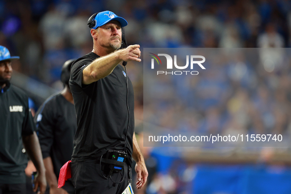 DETROIT,MICHIGAN-SEPTEMBER 8:  Detroit Lions head coach Dan Campbell gestures during a game between the Detroit Lions and the Los Angeles Ra...