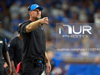 DETROIT,MICHIGAN-SEPTEMBER 8:  Detroit Lions head coach Dan Campbell gestures during a game between the Detroit Lions and the Los Angeles Ra...