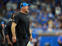 DETROIT,MICHIGAN-SEPTEMBER 8:  Detroit Lions head coach Dan Campbell calls out during a game between the Detroit Lions and the Los Angeles R...