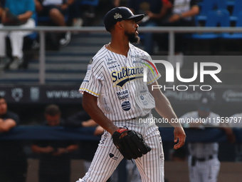 Stephen Tarpley #16 of Sultanes de Monterrey pitches the ball during the 2024 King Series match 3 against Diablos Rojos of the Mexican Baseb...