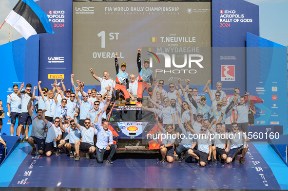 Family photo, driver Thierry Neuville and co-driver Martijn Wydaeghe of the team Hyundai Shell Mobis World Rally Team, Hyundai i20 N Rally1...