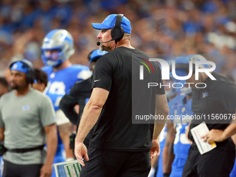 DETROIT,MICHIGAN-SEPTEMBER 8: Detroit Lions head coach Dan Campbell looks on from the sidelines during a game between the Detroit Lions and...