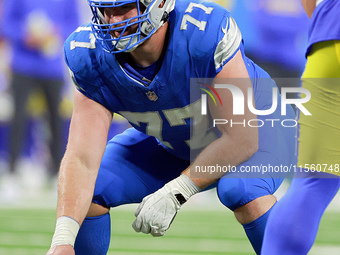 DETROIT,MICHIGAN-SEPTEMBER 8:  center Frank Ragnow (77) of the Detroit Lions prepares to snap the ball during a game between the Detroit Lio...