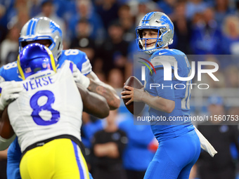 DETROIT,MICHIGAN-SEPTEMBER 8:  Quarterback Jared Goff (16) of the Detroit Lions looks to pass the ball during a game between the Detroit Lio...