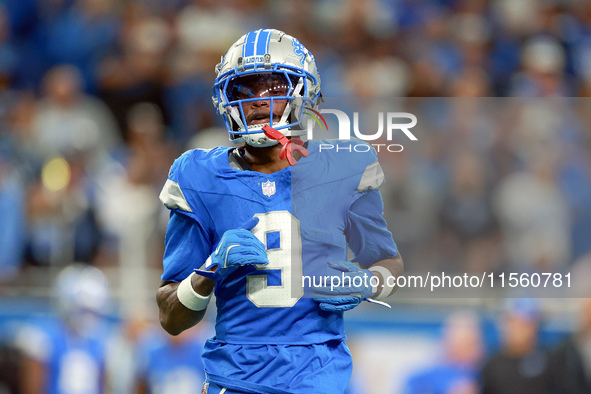 DETROIT,MICHIGAN-SEPTEMBER 8:  Wide receiver Jameson Williams (9) of the Detroit Lions runs on the field during a game between the Detroit L...