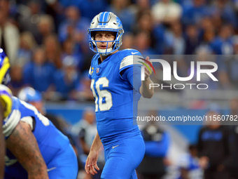 DETROIT,MICHIGAN-SEPTEMBER 8:  Quarterback Jared Goff (16) of the Detroit Lions calls a play during a game between the Detroit Lions and the...